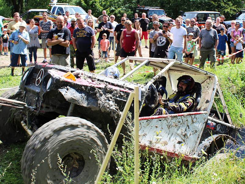 V Bezděkově u Žatce si opět dali dostaveníčko milovníci off roadů.