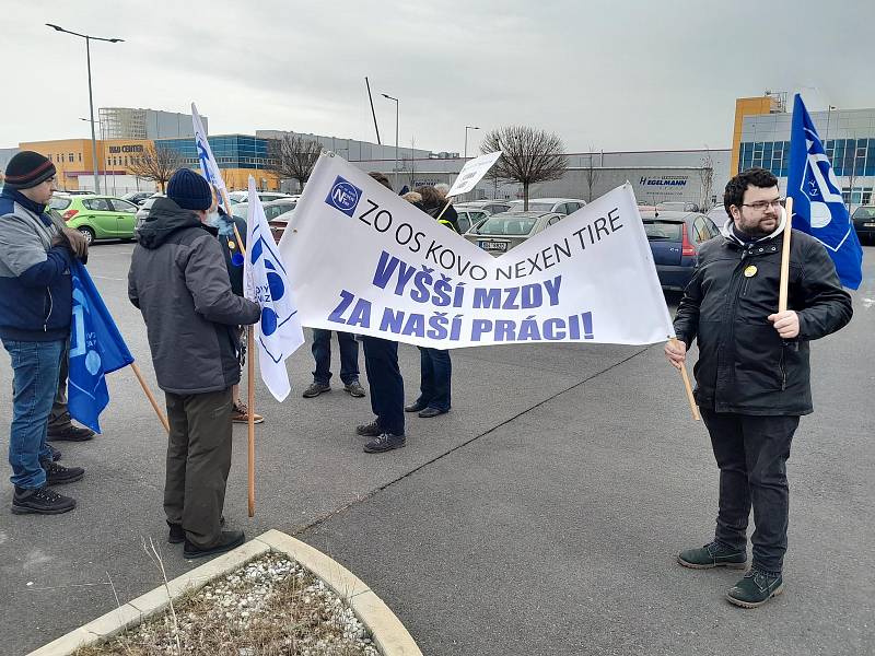 Demonstrace na podporu stávkujících zaměstnanců firmy Nexen