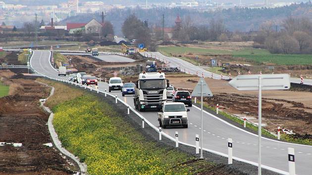 Provoz u Postoloprt se přesunul na novou silnici, z té původní bude dálnice D7.