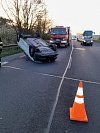 Jeden člověk se zranil při nehodě na dálnici D7 u Března u Postoloprt.