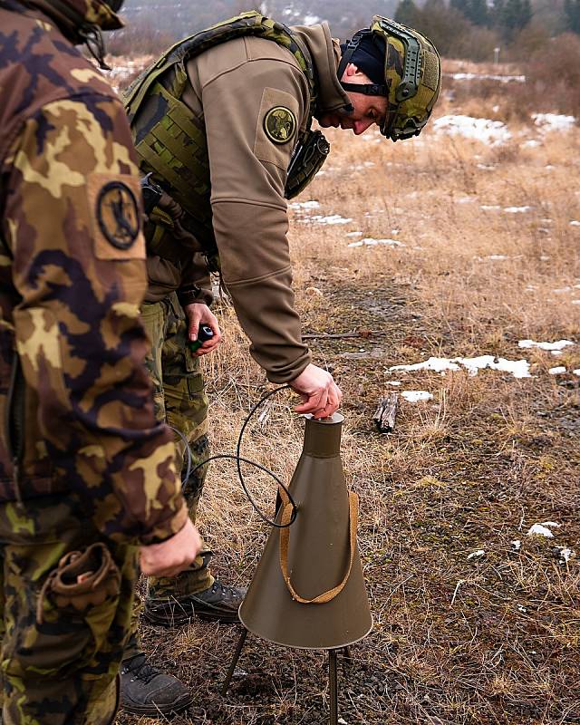 Vojáci ze 41. praporu v těchto dnech cvičí na Doupově