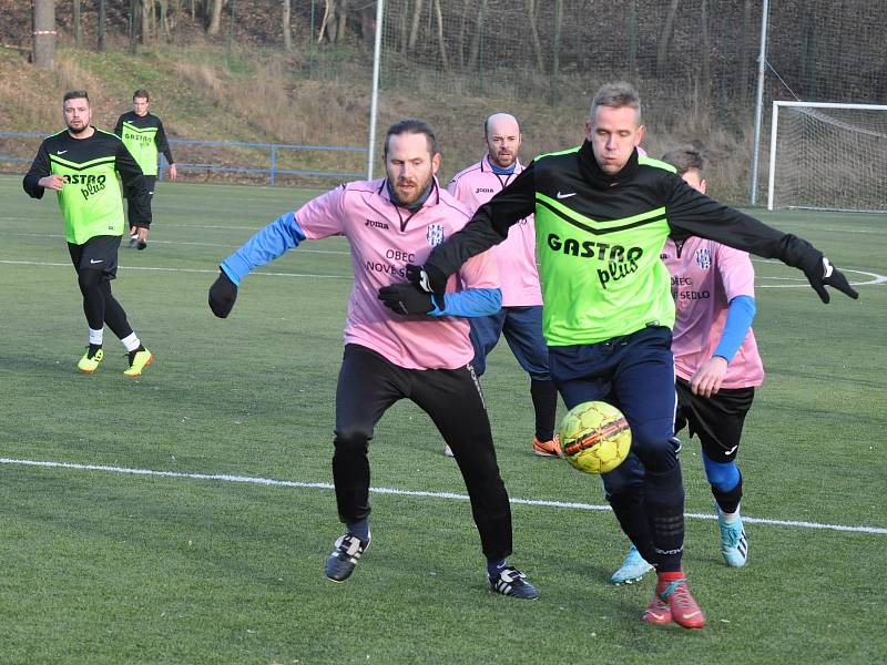 Patrik Zomer z Chlumčan )v zelenočerném) zaznamenal v utkání hattrick.