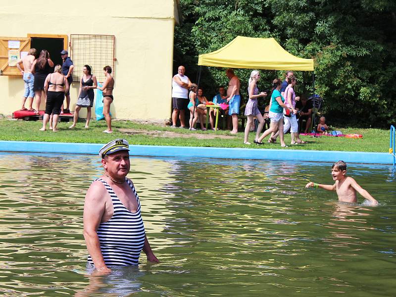 O zábavu nebyla nouze v Peruci. Proběhly tam Vesnické hry mikroregionu, soutěží plných recese se zúčastnilo deset týmů.