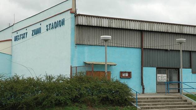 Zimní stadion v Lounech.