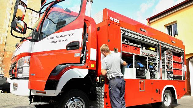 Profesionální hasiči v Žatci mají nový vůz na podvozku Mitsubishi Fuso