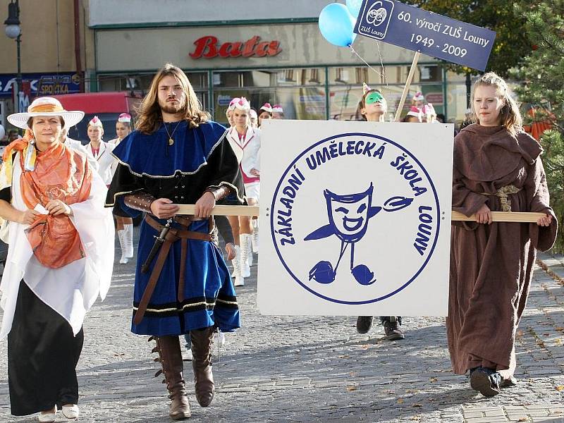 Průvod městem při příležitosti oslav 60 let Základní umělecké školy Louny