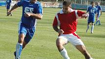 Fotbalové utkání Žatce C (v modrém) s Dynamem Louny. Na snímku v souboji Karel Šidlof a Jaromír Kadeřábek