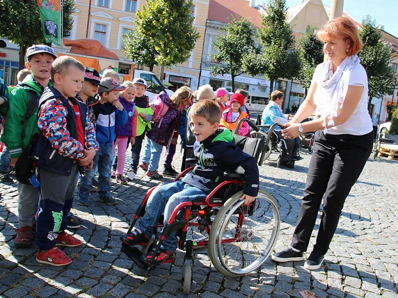 Na Den bez bariér se přišly podívat také děti z mateřské školy v ulici ČSA