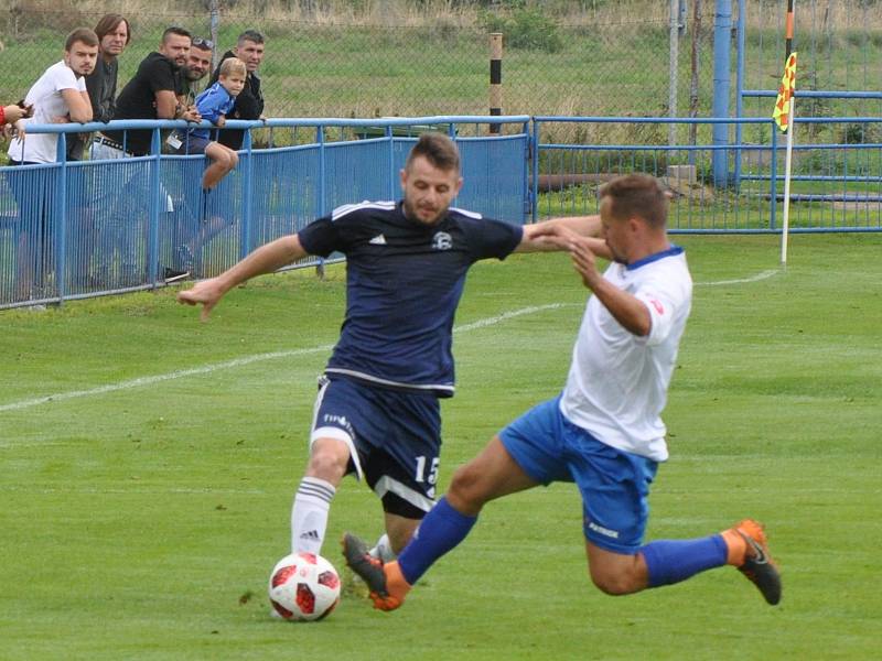 Favorizované Dobroměřice (v tmavě modrém) v úvodním zápase A třídy porazily nováčka z Černovic.