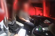 Šofér autobusu nadýchal letos v srpnu na dálnici D7 u Panenského Týnce 2,66 promile alkoholu.