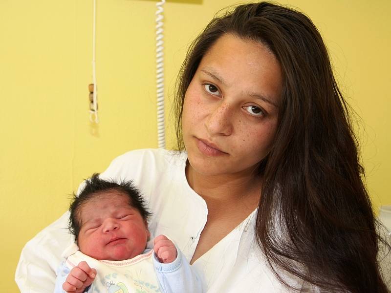 Dcera Aneta se narodila mamince Markétě Husárové ze Žatce v kadaňské porodnici 29. července v 10.05 hodin. Váha 3,1 kg, míra 47 cm.