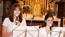 Flétnistky hrají při Noci kostelů v Podbořanech