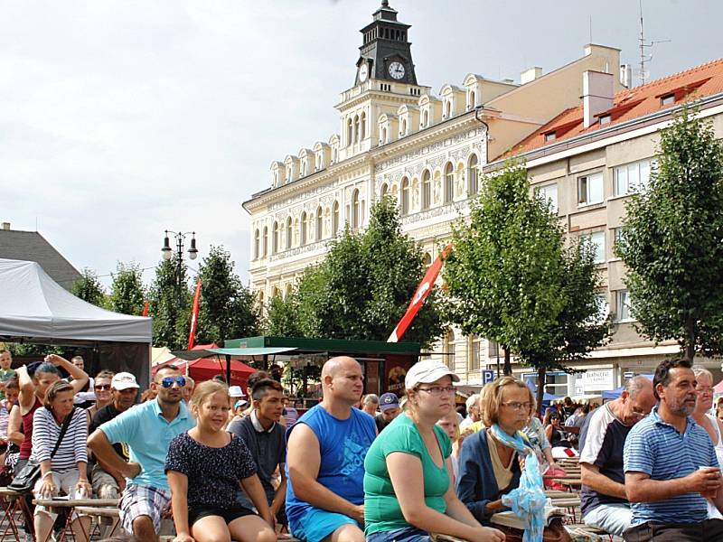 Letní lounské vábení 2015. Program na náměstí.
