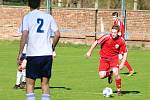 Fotbalisté Postoloprt (v červeném) na svém hřišti prohráli s AFK Loko Chomutov 2:3.