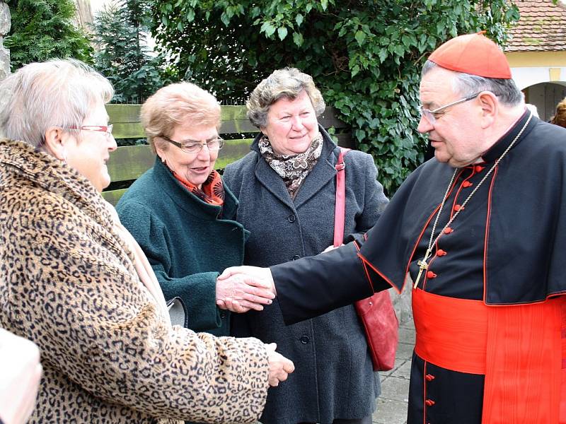 Kardinál Dominik Duka, nejvyšší představitel římskokatolické církve v ČR, navštívil Opočno na Lounsku, kde sloužil nedělní mši