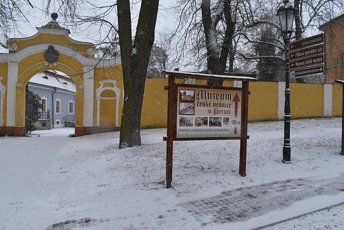 K zajímavostem Peruce patří Muzeum české vesnice.