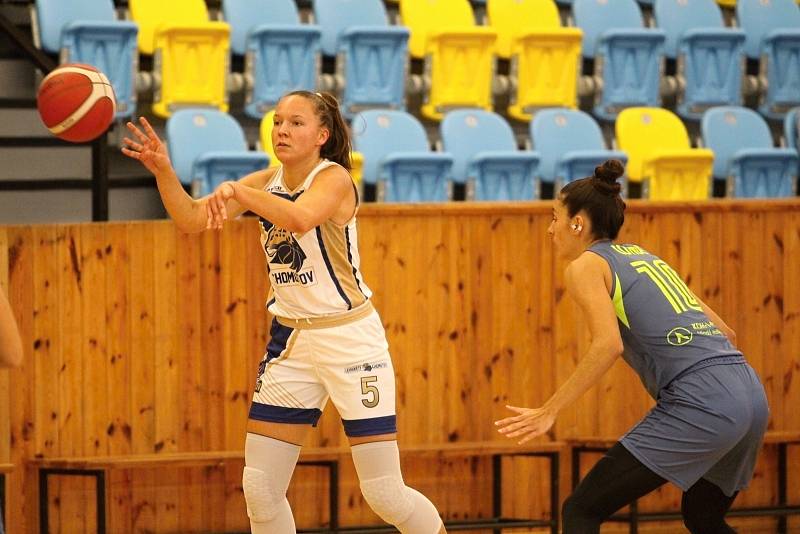 V nejvyšší basketbalové lize žen vyhrál tým ZVVZ USK Praha v Lounech nad chomutovskými Levharticemi.