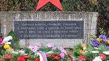 Památník padlým partyzánům v Mělcích u Loun.