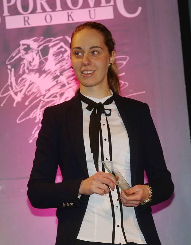Cyklokrosařka Martina Mikulášková si odnesla menší trofej za třetí místo v kategorii jednotlivci dospělí