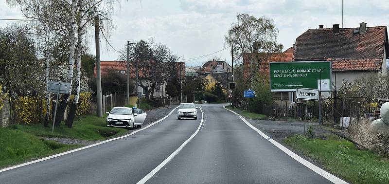 Silnice I/15 mezi Mostem a Lovosicemi u Želkovic na severu Lounska. Na trase je řada zatáček a nepřehledných úseků.