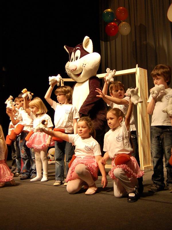 Děti z MŠ Domoušice vystoupily s představením Hastrmane, tatrmane.