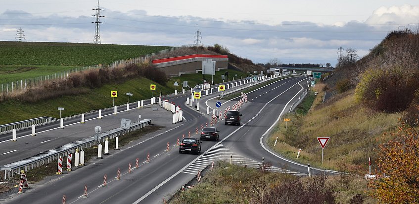 U Chlumčan na Lounsku je v plném proudu výstavba dálnice D7 Praha - Chomutov.