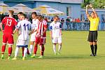 Fotbalisté Loun (v bílém) přehráli tým Srbic 4:1.