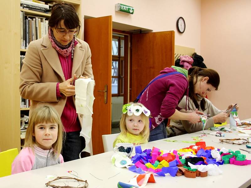 Zájemci si mohli vyrobit tradiční ozdobné věnečky