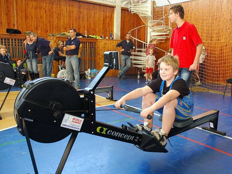 Veslařský triatlon v lounské sportovní hale