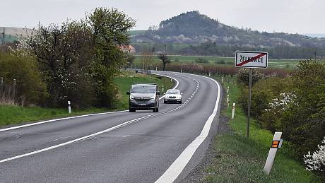 Silnice I/15 mezi Mostem a Lovosicemi u Želkovic na severu Lounska. Na trase je řada zatáček a nepřehledných úseků.