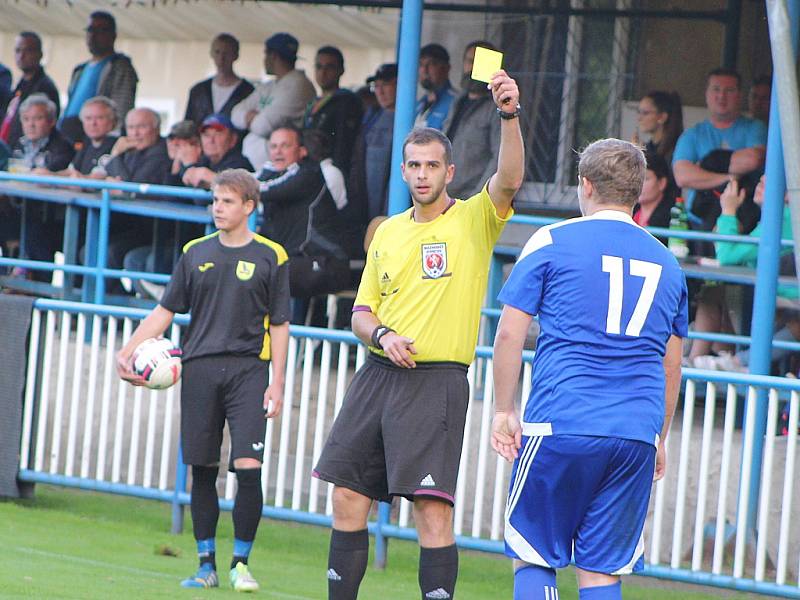 Postoloprty (v modrém) - Kryry 3:0 (0:0), sobotní utkání krajské 1. A třídy fotbalistů.