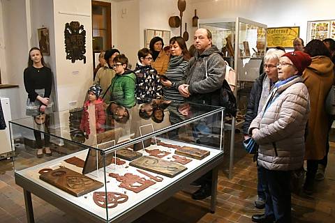 V lounském muzeu je k vidění nová výstava Medové Vánoce, ve čtvrtek 24. listopadu byla vernisáž.