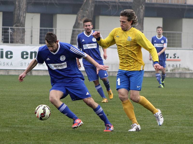 Fotbalisté Blšan (ve žlutém) nestačili v sobotu na Hrobce 