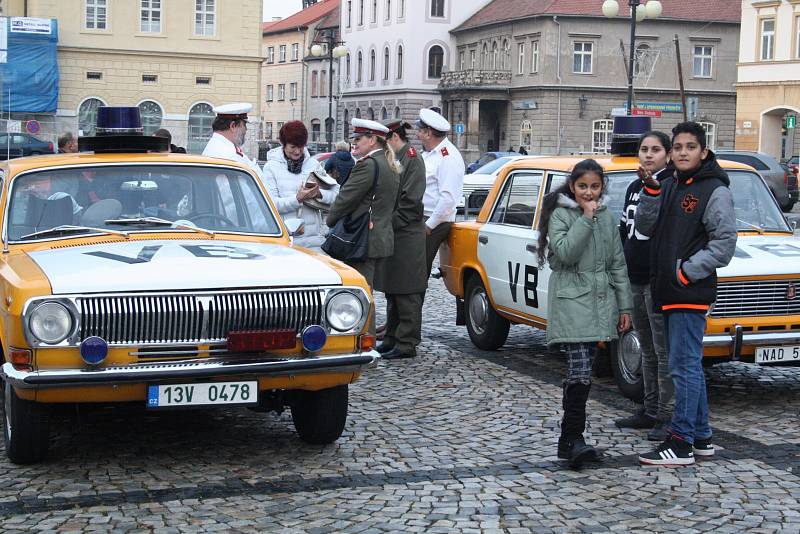 Setkání 17. listopadu na náměstí Svobody v Žatci