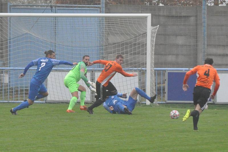 FK SEKO Louny (v modrém) - SK Újezd Praha 4 1:1 (0:1).