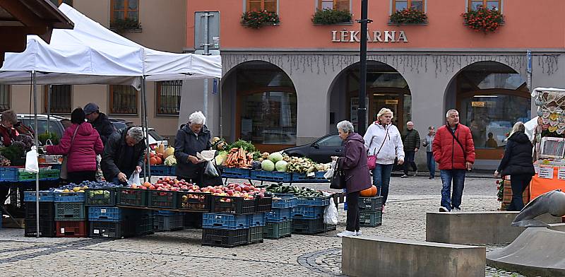 Farmářské trhy na náměstí Svobody v Žatci