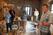 V rámci dnů Evropského dědictví v Lounech proběhla komentovaná prohlídka Muzea zkamenělý les, které je pod správou tamního oblastního muzea. Expozicí provedl pracovník oddělení geologie Oldřich Janeček.