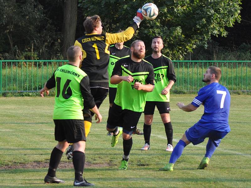 Louny (v modrém) porazily v poháru Chlumčany 6:0