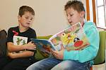 Děti si čtou v lounské knihovně