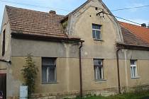 Úřad pro zastupování státu ve věcech majetkových (ÚZSVM) v Lounech získal na základě rozsudku Krajského soudu v Ústí nad Labem rodinný dům včetně dvou pozemků. Nemovitost úřad prodal v aukci.