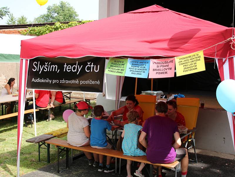 Charitativně kulturní akce Dobrodění také letos nabídla v lounské Stromovce spoustu her a aktivit pro děti.