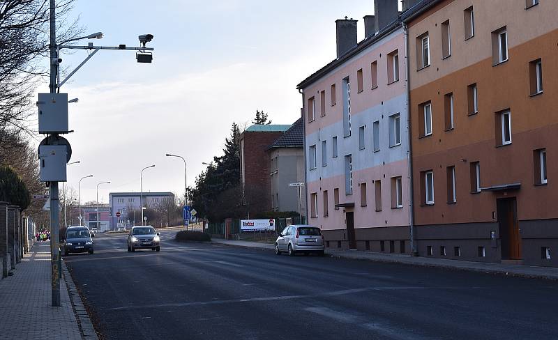 V Lounech se od nového roku začalo s měřením rychlosti aut radarem. Jedno z míst je v ulici 28. října v blízkosti ZŠ a MŠ Kpt. Otakara Jaroše.