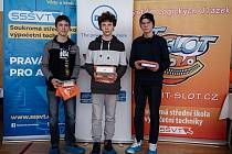 Vítězové informační soutěže IT-SLOT (zleva) Adam Škeřík (třetí), Daniel Kupec (první) a Antonín Hrdlička (druhý).