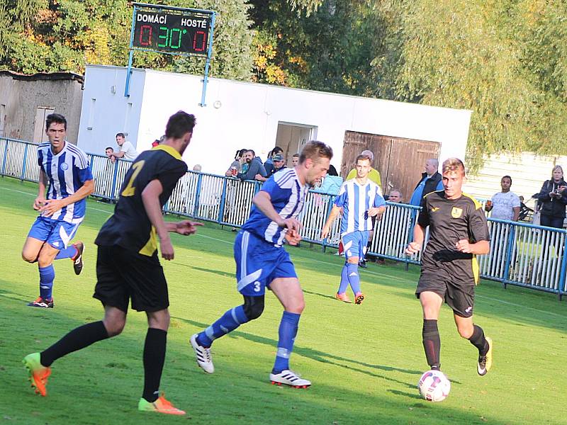 Postoloprty (v modrém) - Kryry 3:0 (0:0), sobotní utkání krajské 1. A třídy fotbalistů.