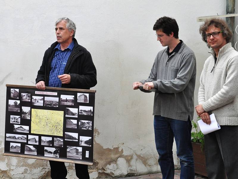 Muzejní noc v Lounech a výstava Bylo tu..., není tu s historickými fotografiemi západního předměstí