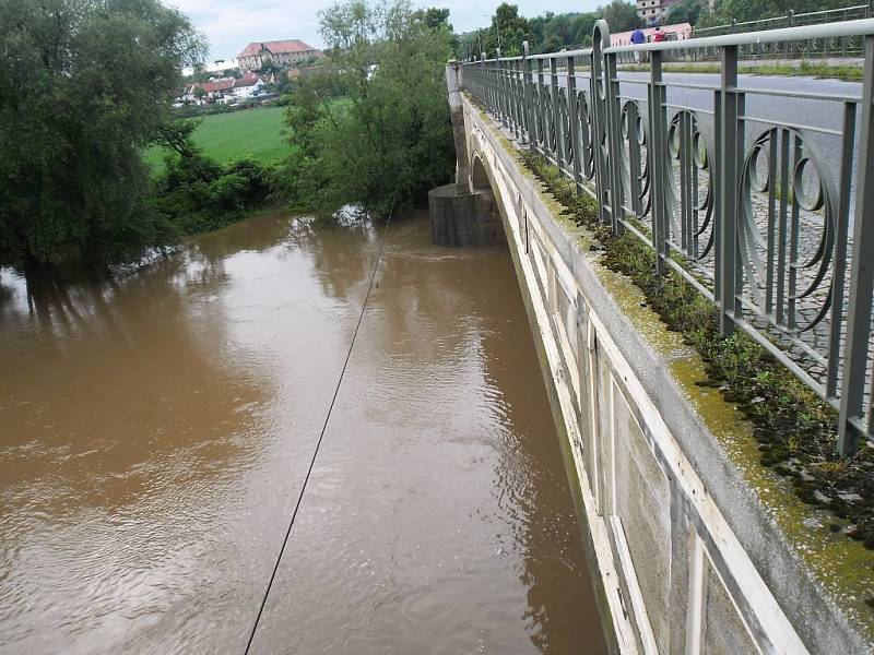 Řeka Ohře u Postoloprt v pondělí 3. června odpoledne