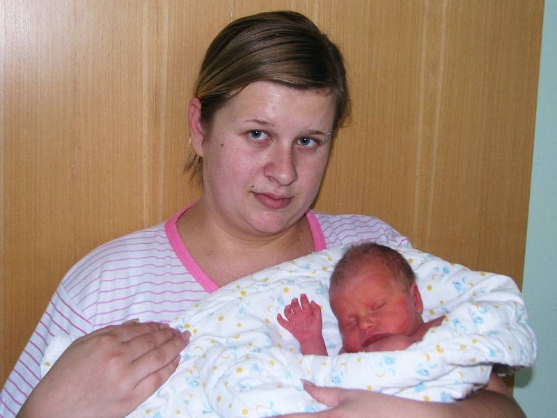 Mamince Nikole Brabcové z Čeradic se 2. listopadu 2013 ve 20.04 hodin narodila dcera Viktorie Brabcová. Vážila 2,9 kg, měřila 48 cm.