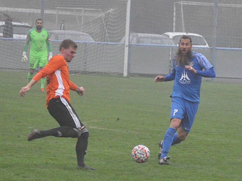 FK SEKO Louny (v modrém) - SK Újezd Praha 4 1:1 (0:1).