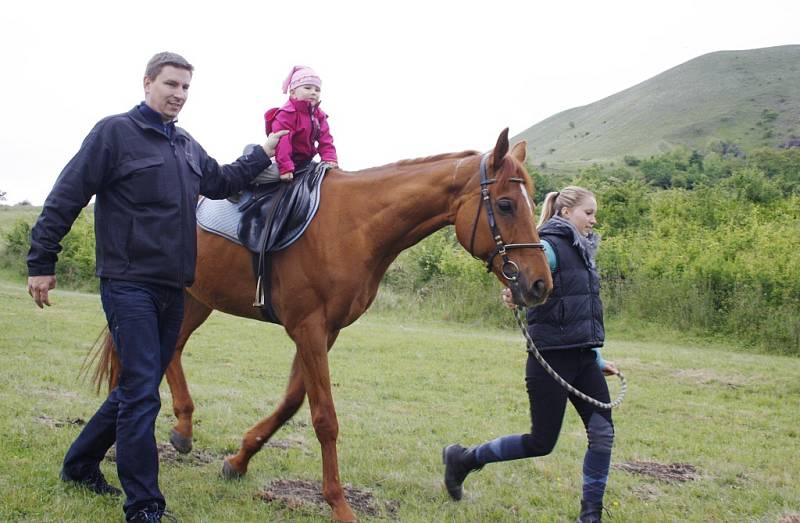 Slavnosti stepí 2014 na vrchu Raná. 