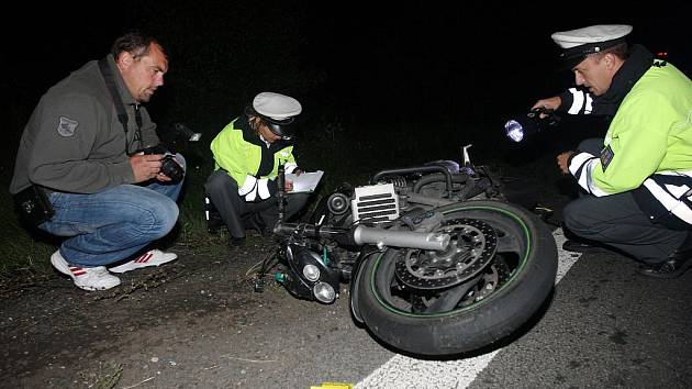 Motorkář nepřežil střet s osobním vozem ve Velichově